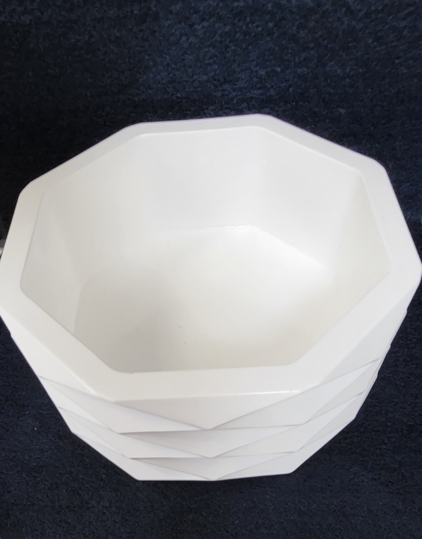 Large triangle effect plant pot