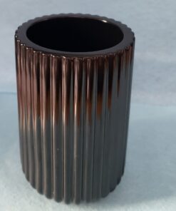 Ribbed effect pot